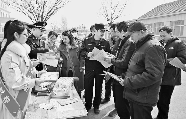 成武警方深入轄區(qū)開(kāi)展春季禁種鏟毒宣傳活動(dòng)
