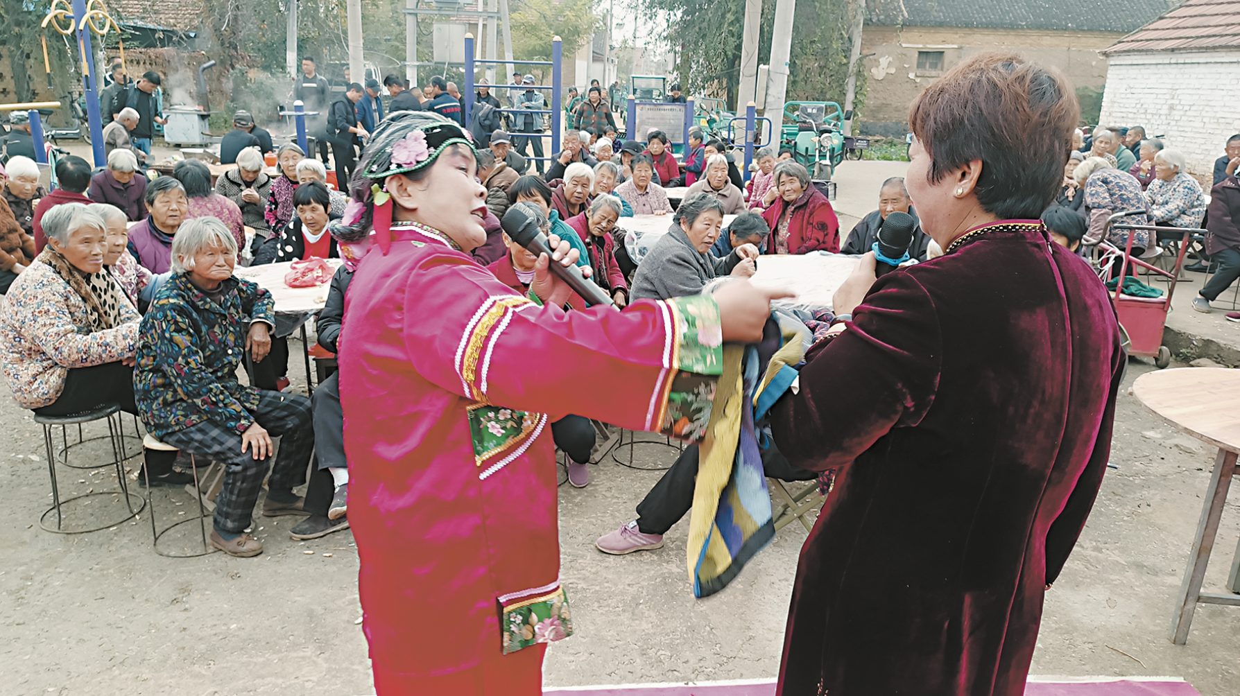 小舞臺(tái) 唱大戲